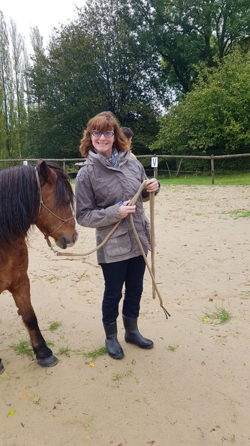 seance-equitherapie Equithérapeute certifiée par Ellispsy. Hélène Deleurence